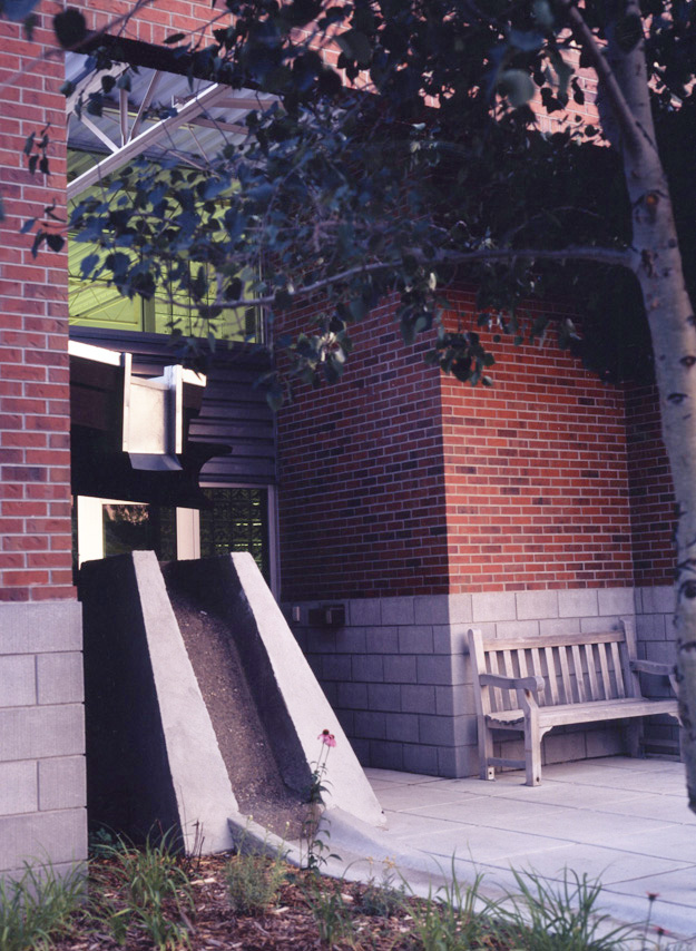 Expansion entry shelter